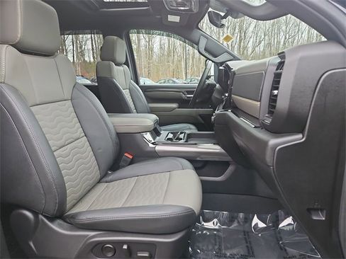 Used 2025 Chevrolet Silverado 2500 ZR2 w/ Technology Package image 29