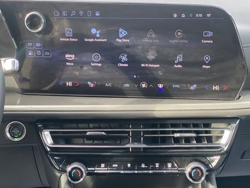 Used 2024 Chevrolet Traverse LT image 22