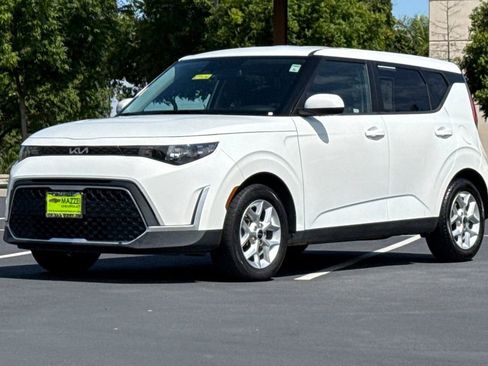 Used 2024 Kia Soul LX w/ Option Group 015 FWD image 16