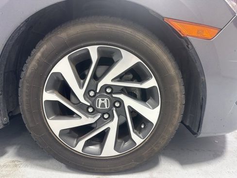 Used 2018 Honda Civic EX image 4