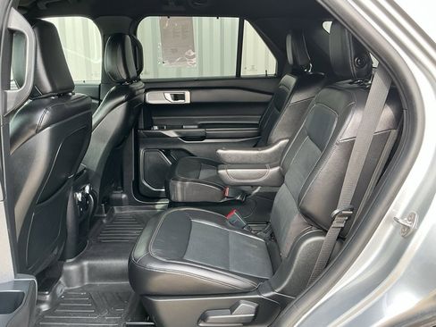 Used 2020 Ford Explorer Limited image 18