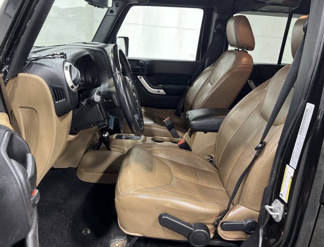 Used 2016 Jeep Wrangler Unlimited Sahara w/ Dual Top Group AWD/4WD image 5
