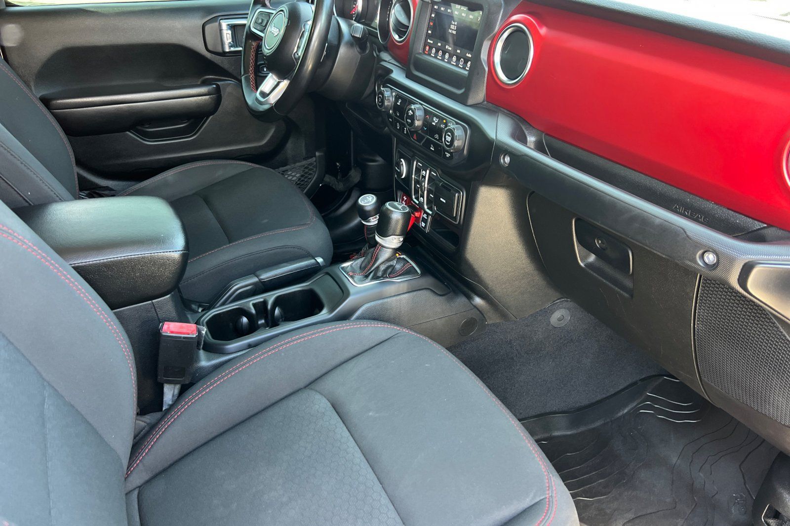 Used 2021 Jeep Gladiator Rubicon w/ Trailer Tow Package AWD/4WD image 15