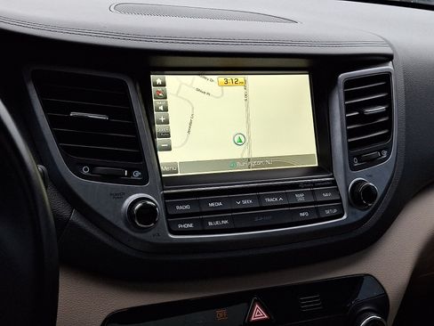 Used 2016 Hyundai Tucson Limited w/ Option Group 03 FWD image 16