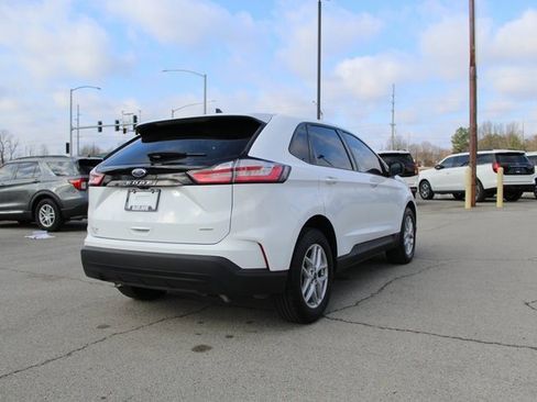 Used 2024 Ford Edge SE image 5