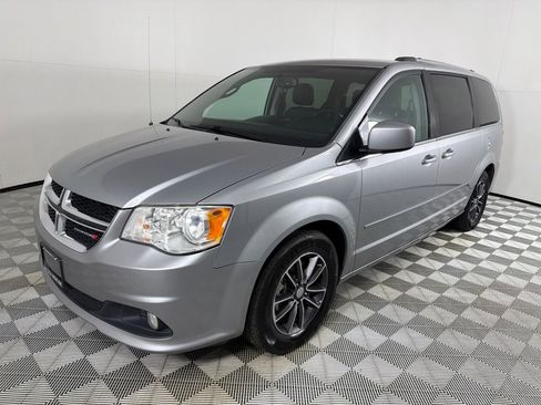 Used 2017 Dodge Grand Caravan SXT FWD image 9