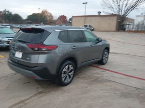 Used 2023 Nissan Rogue SV image 9