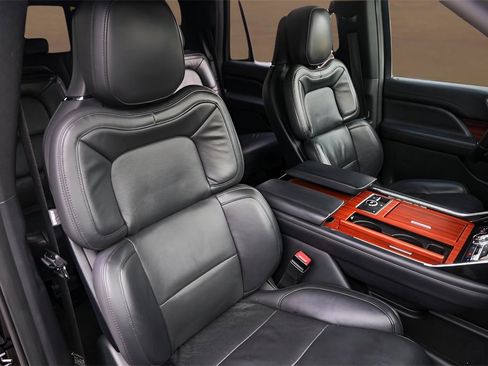 Used 2024 Lincoln Navigator Reserve image 31