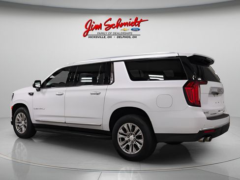 Used 2023 GMC Yukon XL Denali AWD/4WD image 4