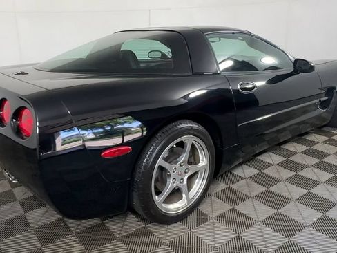 Used 2004 Chevrolet Corvette Coupe w/ Preferred Equipment Group RWD image 12