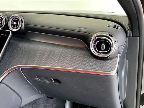 Used 2025 Mercedes-Benz GLC 300 image 21