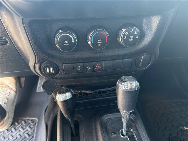 Used 2015 Jeep Wrangler Unlimited Sport w/ Connectivity Group AWD/4WD image 14