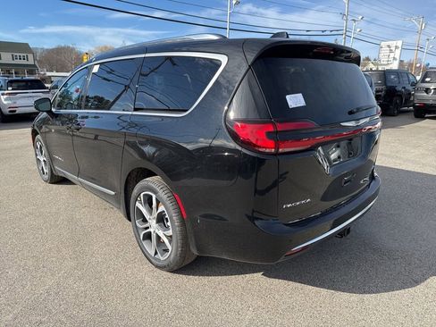 New 2026 Chrysler Pacifica Pinnacle image 3