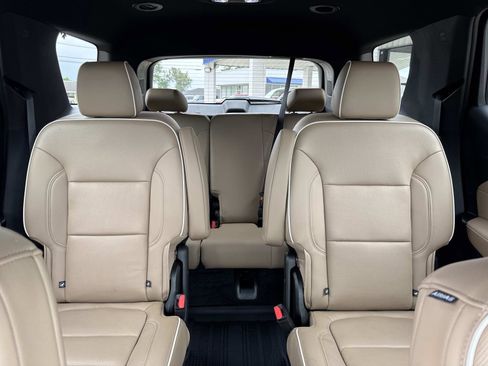Used 2022 Chevrolet Traverse Premier w/ LPO, Floor Liner Package FWD image 9
