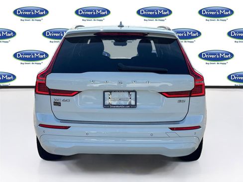 Used 2022 Volvo XC60 B5 Momentum w/ Protection Package Premier FWD image 6