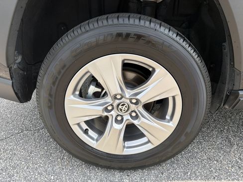 Certified 2025 Toyota RAV4 LE AWD/4WD image 28