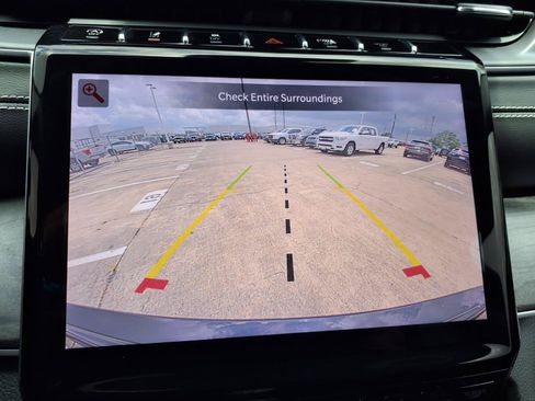 Used 2023 Jeep Grand Cherokee Limited RWD image 7