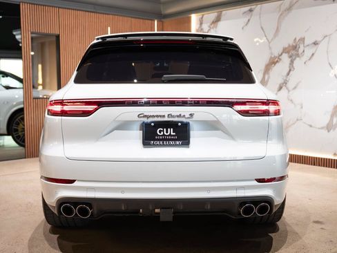Used 2022 Porsche Cayenne Turbo S AWD/4WD image 6