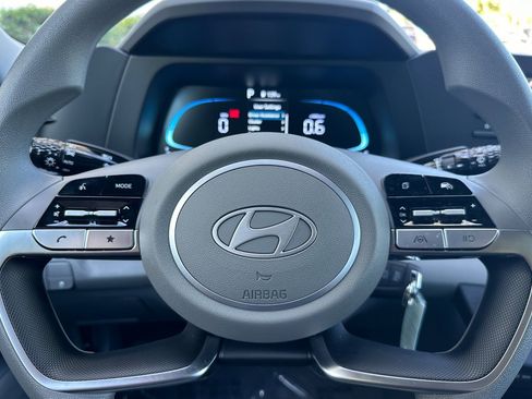 Used 2025 Hyundai Elantra SE FWD image 16