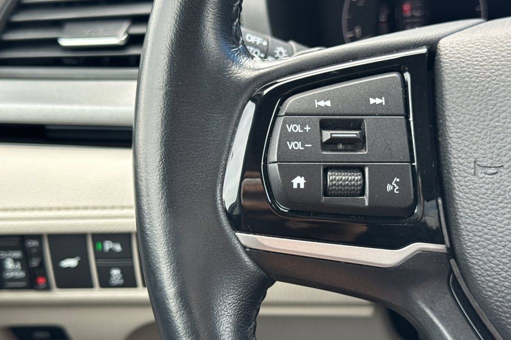 Certified 2025 Honda Odyssey Touring image 32