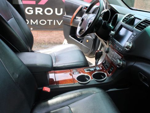 Used 2011 Toyota Highlander Limited image 16