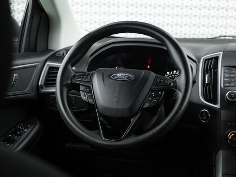 Used 2018 Ford Edge SE image 9