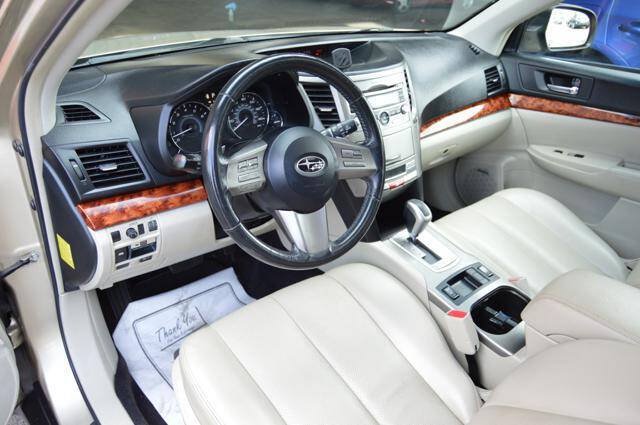 Used 2010 Subaru Outback 2.5i Limited AWD/4WD image 13