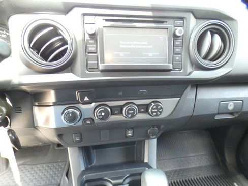 Used 2019 Toyota Tacoma SR AWD/4WD image 19