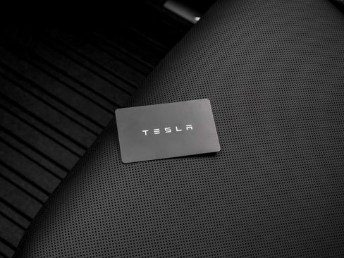 Used 2024 Tesla Cybertruck AWD Crew Cab image 57