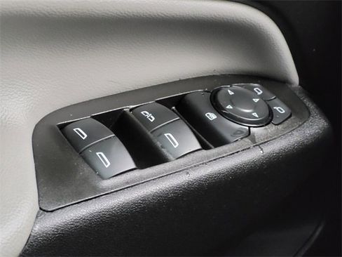 Used 2020 Chevrolet Equinox LS image 30