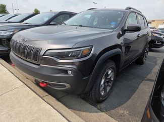 Used 2019 Jeep Cherokee Trailhawk w/ Comfort/Convenience Group AWD/4WD video 1