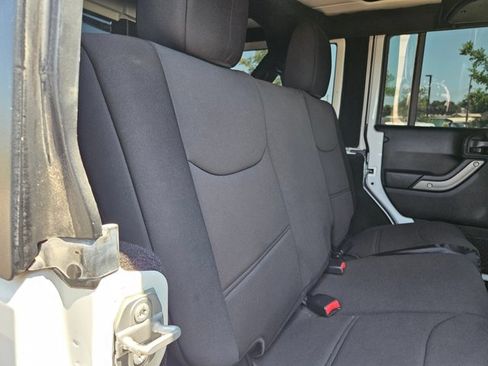 Used 2018 Jeep Wrangler Unlimited Sport S AWD/4WD image 12