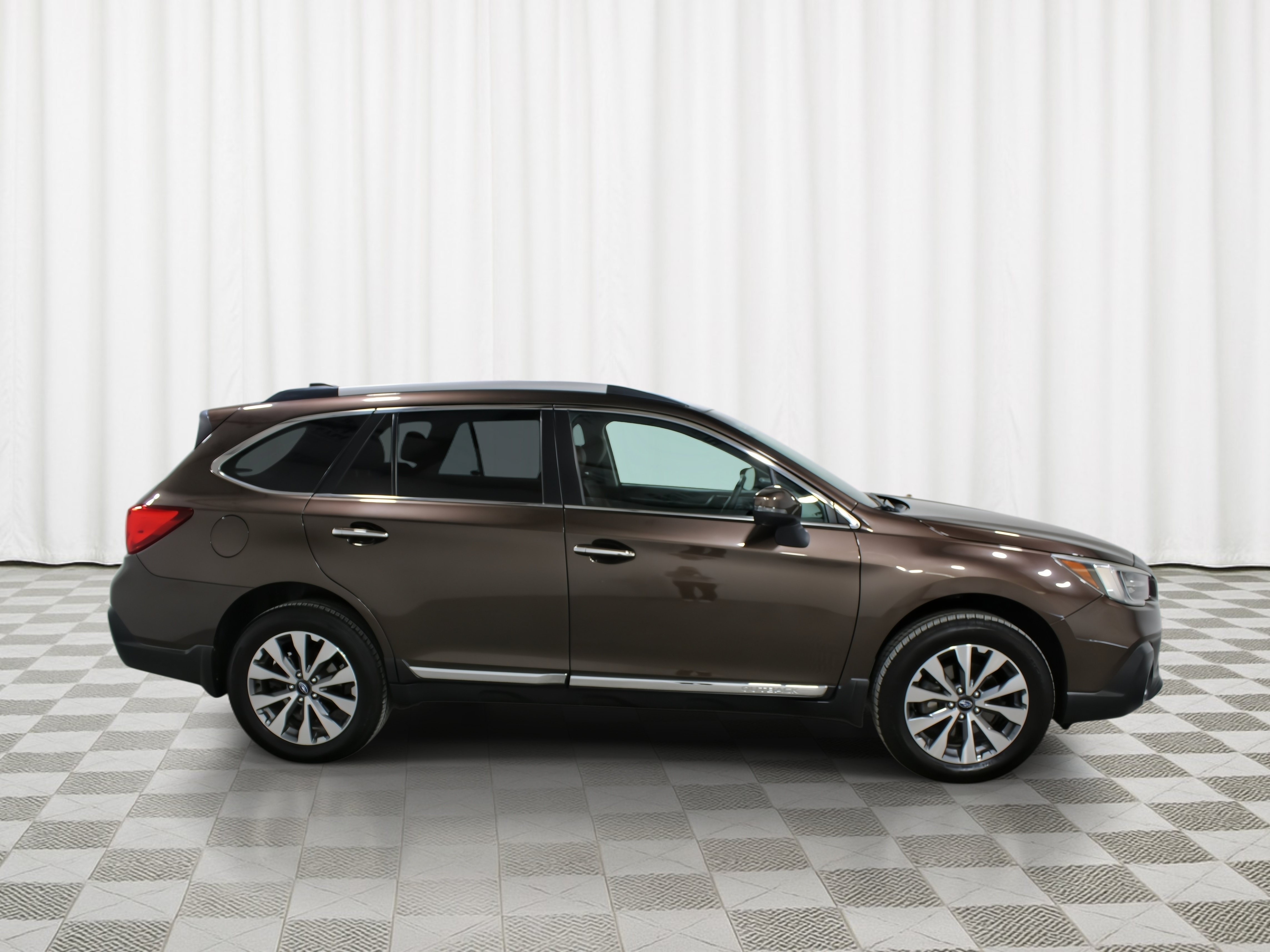 Used 2019 Subaru Outback 2.5i Touring AWD/4WD image 2