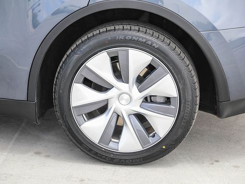 Used 2023 Tesla Model Y Long Range AWD/4WD image 11