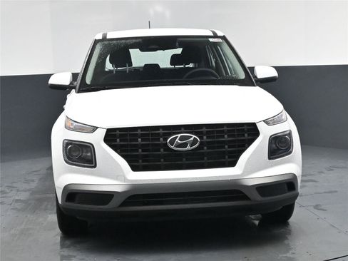 New 2025 Hyundai Venue SE image 11