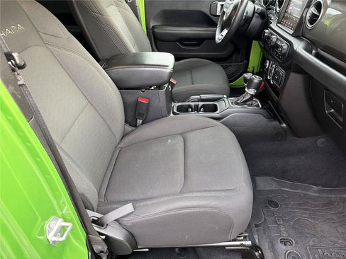 Used 2019 Jeep Wrangler Unlimited Sahara AWD/4WD image 12