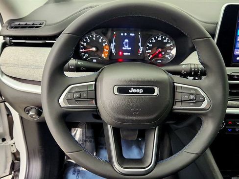 Used 2022 Jeep Compass Latitude AWD/4WD image 13