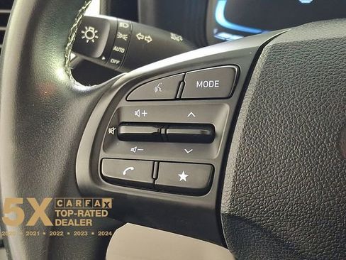 Certified 2024 Hyundai Venue SEL image 27