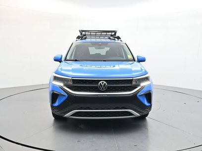 Used 2023 Volkswagen Taos SE w/ Black Wheel Package