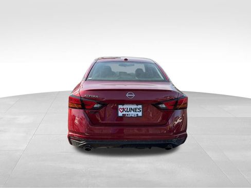 Used 2025 Nissan Altima 2.5 SR FWD image 9