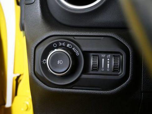 Used 2019 Jeep Wrangler Unlimited Sahara w/ Uconnect 4C Nav & Sound Group AWD/4WD image 27