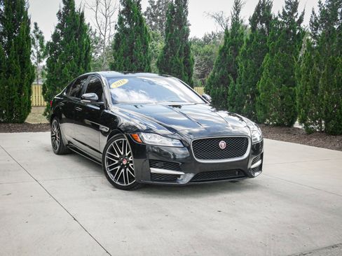 Used 2018 Jaguar XF R-Sport image 2