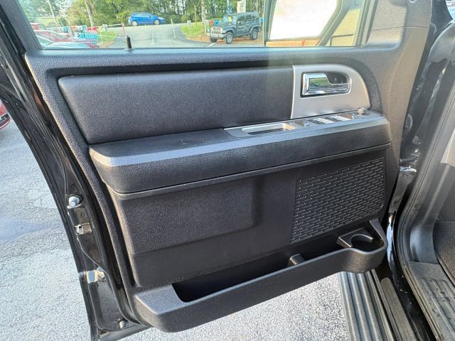 Used 2017 Ford Expedition XLT w/ Equipment Group 202A RWD image 19