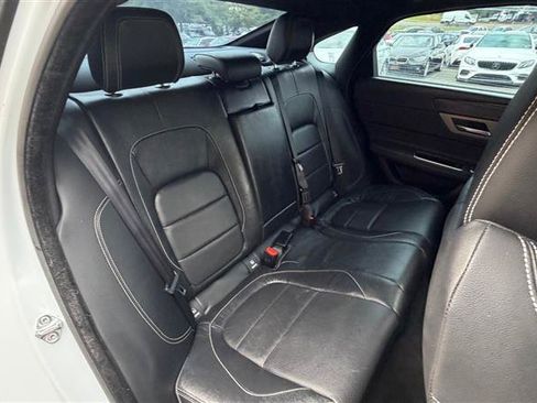 Used 2016 Jaguar XF S RWD image 22