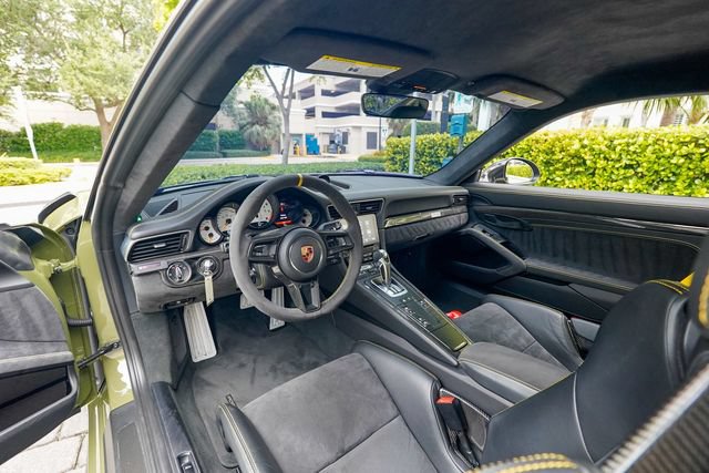 Used 2018 Porsche 911 GT2 RS RWD image 3