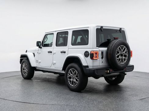 Used 2025 Jeep Wrangler Sahara image 6