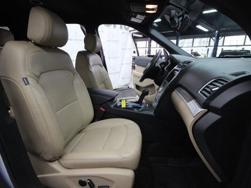 Used 2017 Ford Explorer Limited image 29