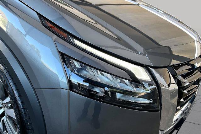Certified 2025 Nissan Pathfinder SL FWD image 27