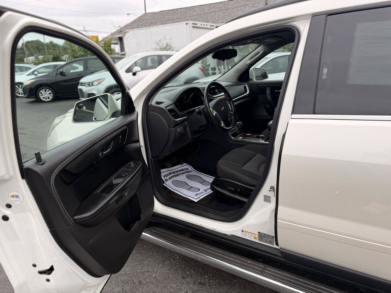 Used 2014 Chevrolet Traverse LT w/ LPO, 'HIT The Road' Package FWD image 29