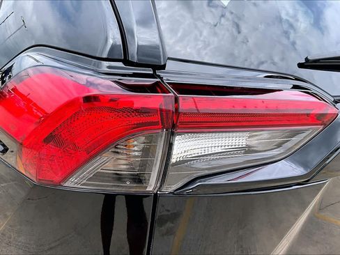 Certified 2024 Toyota RAV4 LE AWD/4WD image 28